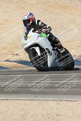 media/Dec-01-2025-Moto Forza (Mon) [[2daa91e15f]]/2-Intermediate Group/Session 2 (Turns 9 and 10)/